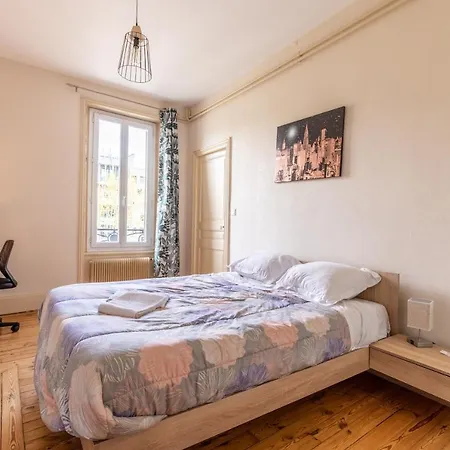 F3 Av Republique Avec Garage Apartment *