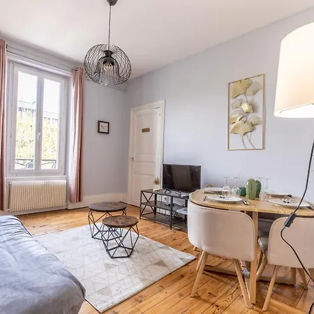 F3 Av Republique Avec Garage *